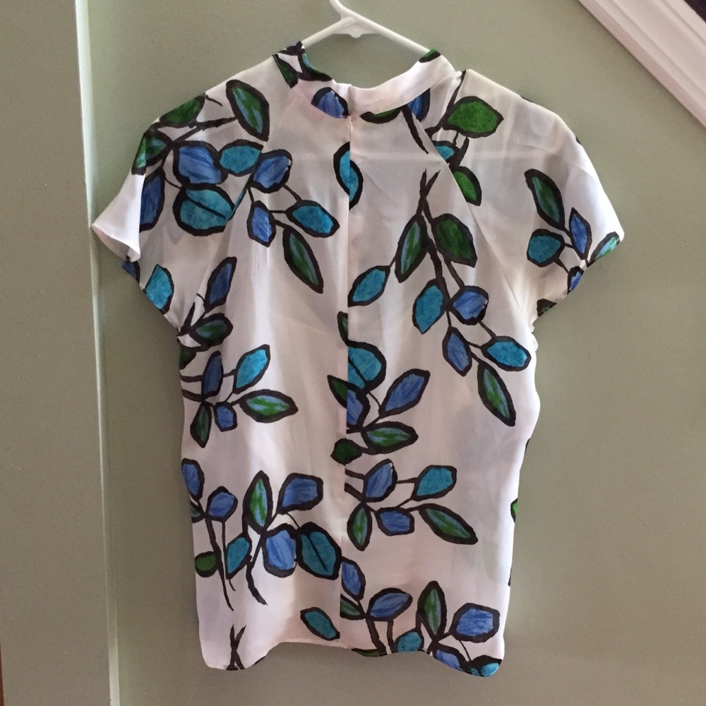 10 / $10 Liz Claiborne  2 piece blouse, also sold in a bundle - Picture 2 of 10